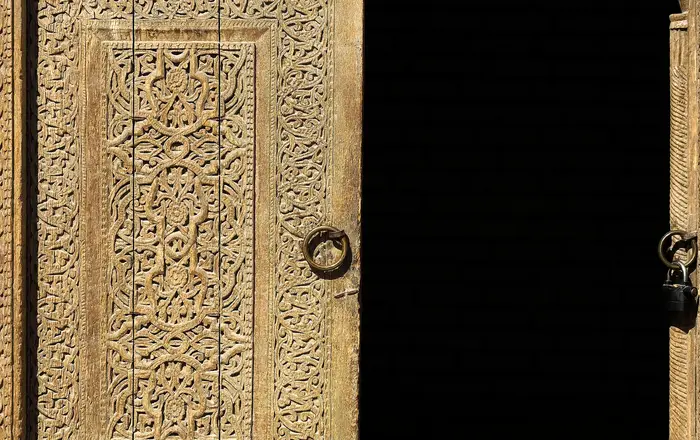 Carved doors in Said Mahruyjan Complex in Khiva (Мавзолей Саид Мухаммад Махирий, Said Mahruyjon majmuasi)
